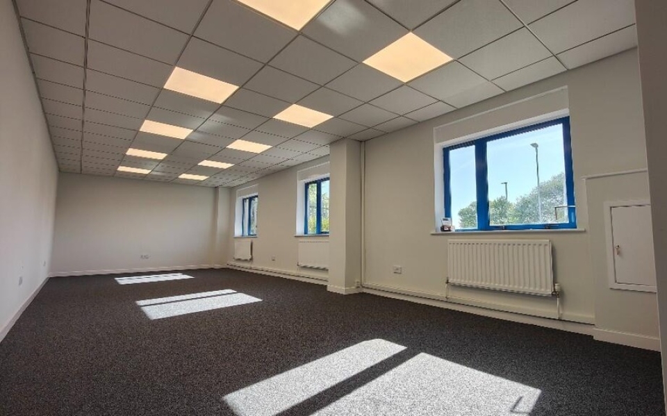 2,500sq ft office